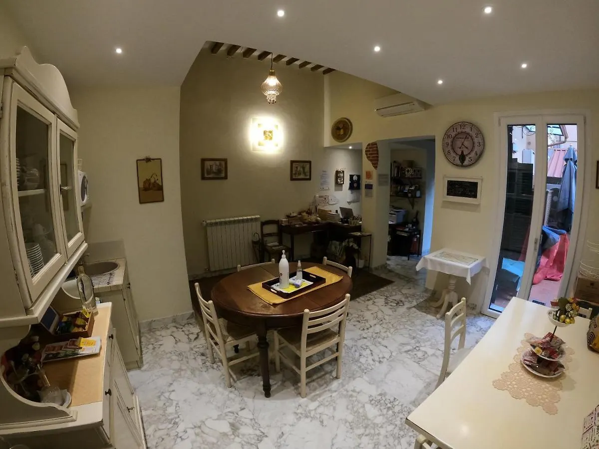 Five Roses Bed & Breakfast Pisa Italy