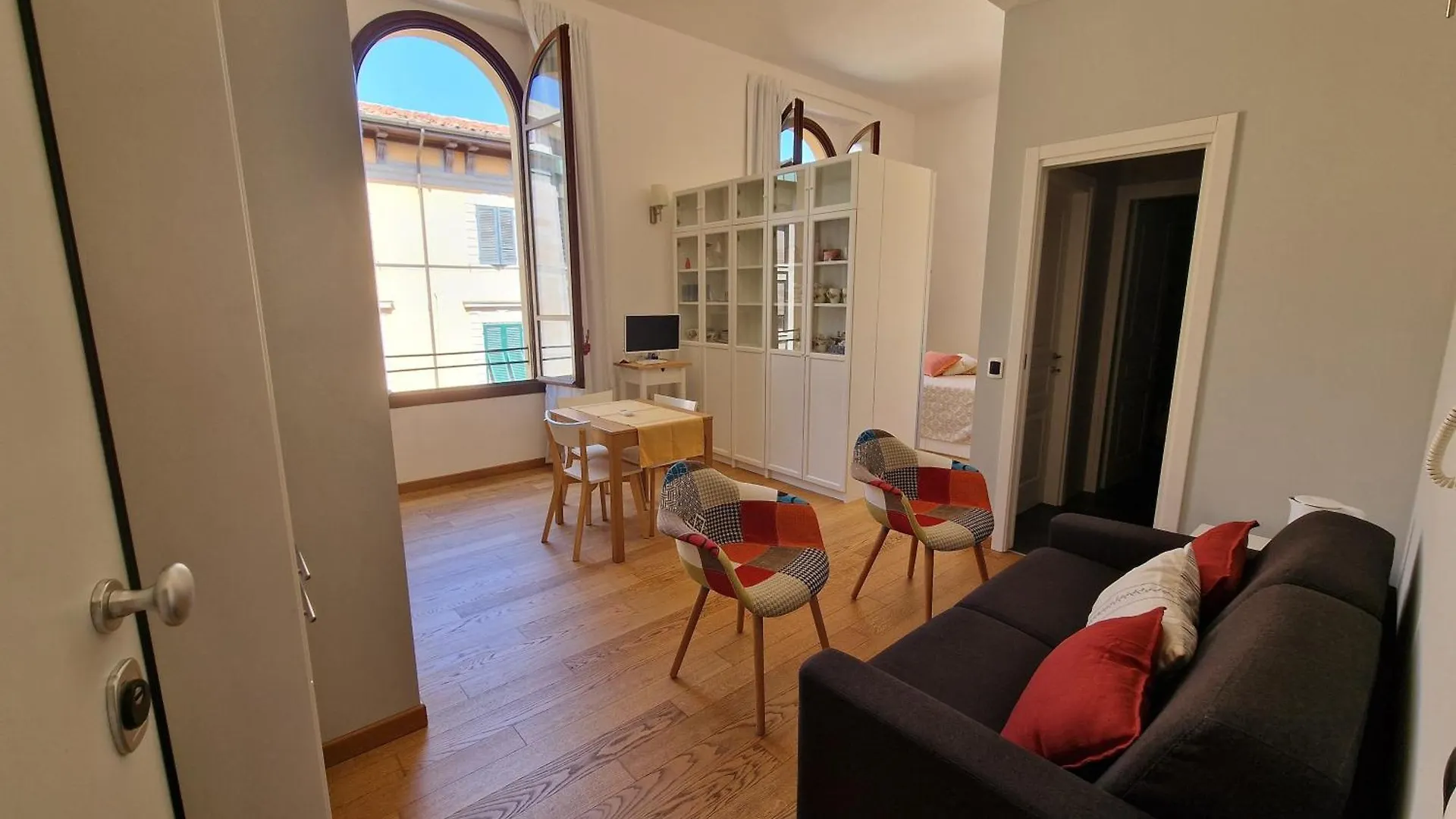 Five Roses Bed & Breakfast Bed and Breakfast Πίζα