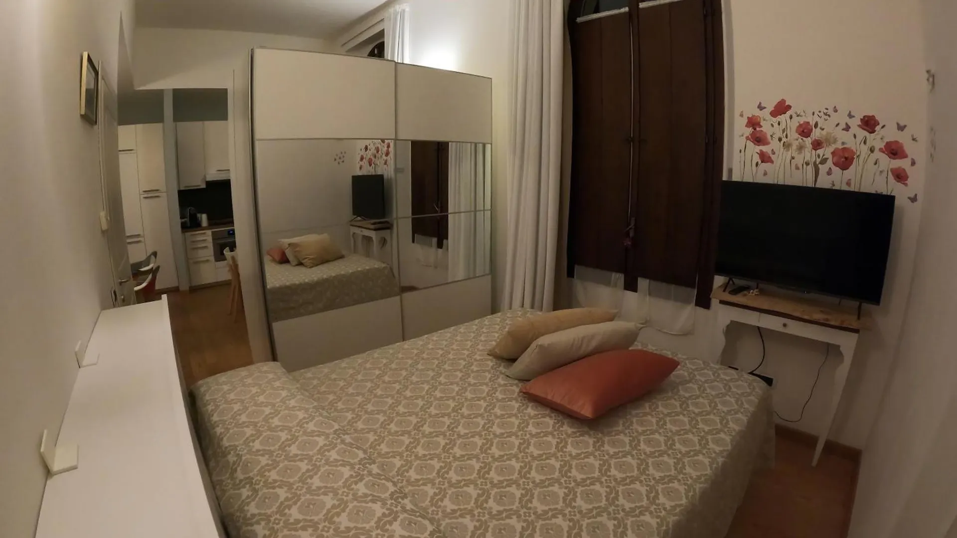 Five Roses Bed & Breakfast Pisa 2*,  Italy